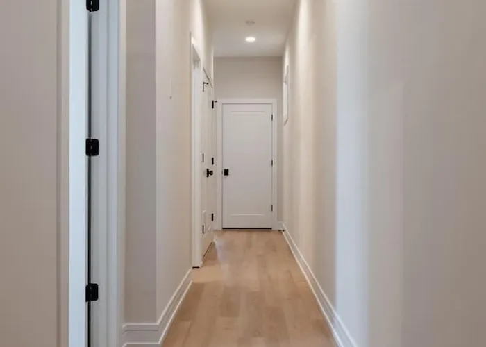 Modern 3br Near Dt Chi *